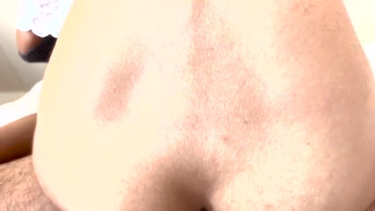 سکس از کون دوست دخترش تف میندازه رو کیرش.mp4