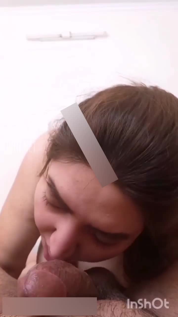 دختره کیر دوست پسرش رو مثل شکلات میخوره و ساک میزنه.mp4 - تماشای آنلاین در بکن تو