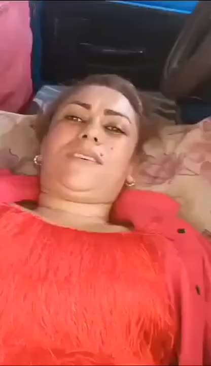 کلیپ سکس میلف وطنی با چهره داخل ماشین، میگه کیرم توشه؟.mp4 - تماشای آنلاین در بکن تو