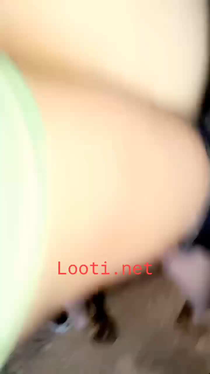 دختره رو با ماشین برده بیابون و خوابونده و کیرش رو میکنه تو کونش.mp4 - تماشای آنلاین در بکن تو