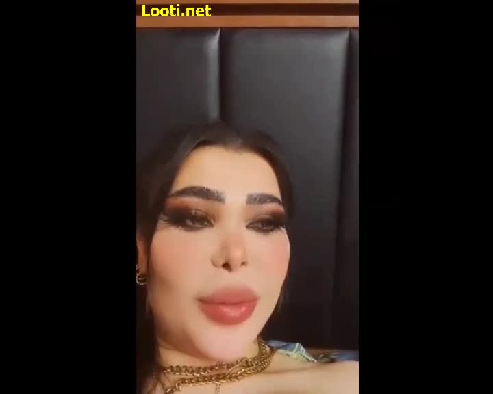 لایو زنه لخت رو تخت خوابیده نوک ممه هاش معلوم میشه.mp4 - تماشای آنلاین در بکن تو