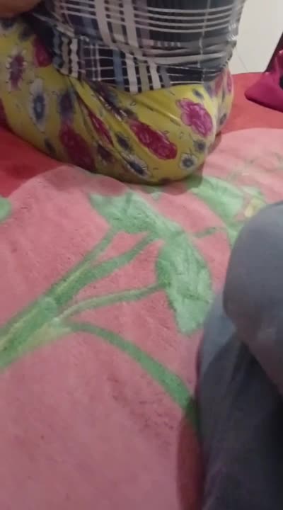 کلیپ مخفی از کون گنده مامانش با پا بهش ضربه میزنه کونش میلرزه.mp4 - تماشای آنلاین در بکن تو