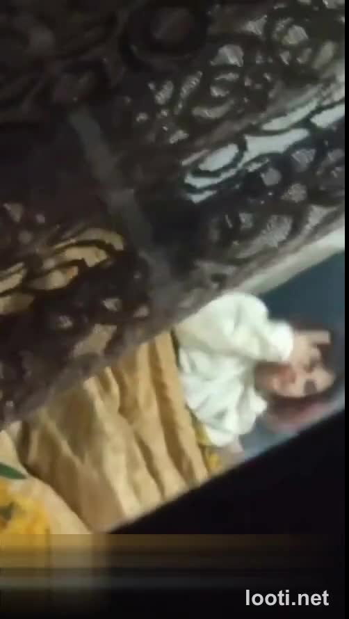 پسر دوست دخترش برده باغ اول ازش لب میگیره بعد کیرش میده ساک میزنه آخرش میشینه رو کیرش کص میده رفیقش مخفیانه داره ازشون ف.mp4 - تماشای آنلاین در بکن تو
