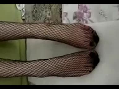 Fetish Girl Shows her Hot White Feet.mp4 - تماشای آنلاین در بکن تو