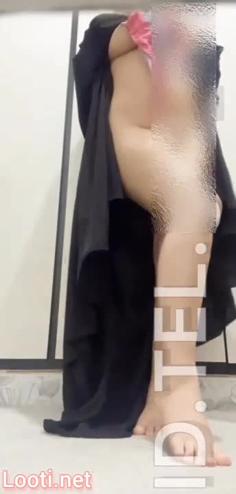 بدن نمایی دختر محجبه حشری کص صورتیش نشون میده و حرفای سکسی میزنه.mp4 - تماشای آنلاین در بکن تو