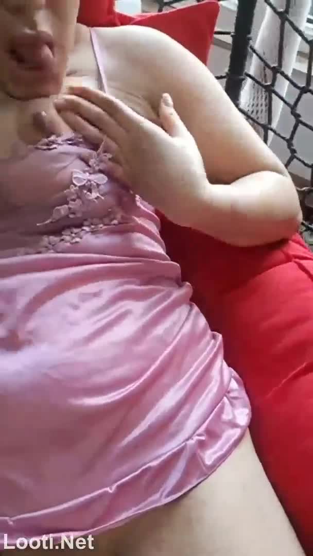 بدن نمایی میلف حشری وطنی برای پارتنرش.mp4 - تماشای آنلاین در بکن تو