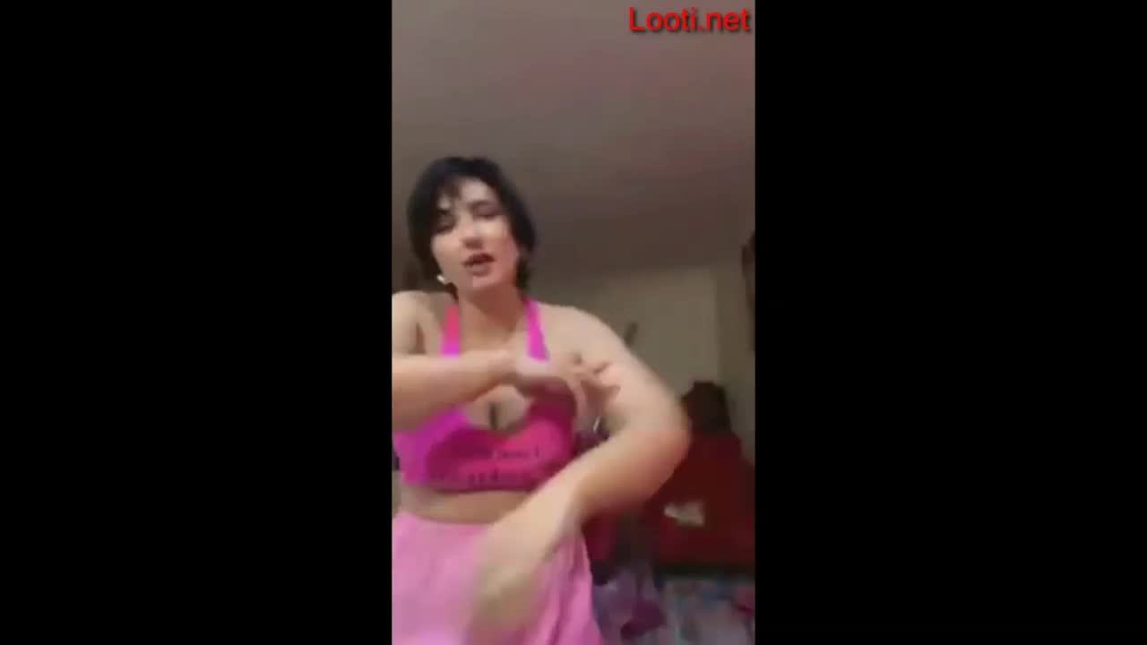 لایو دختر ناز ایرانی با ست صورتی.mp4 - تماشای آنلاین در بکن تو