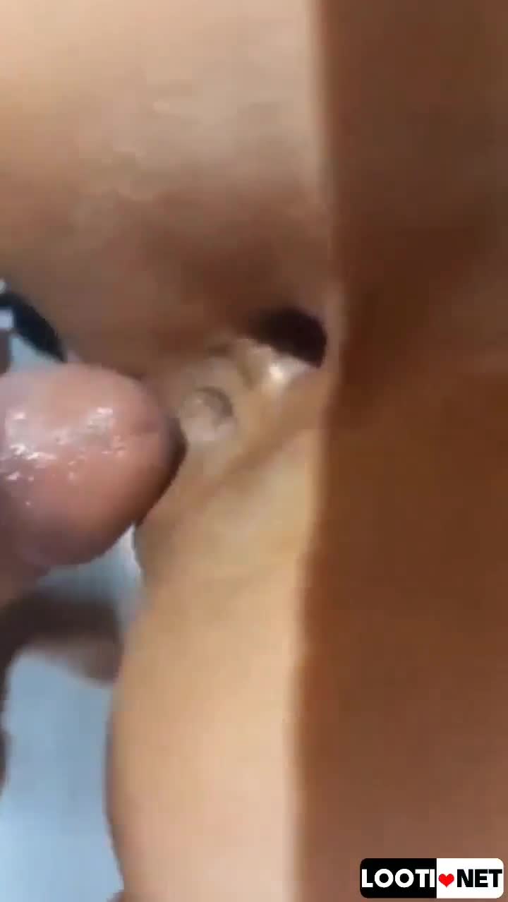 سکس پر سر صدا از کون سوراخ دوست دخترش گشاد میکنه.mp4 - تماشای آنلاین در بکن تو