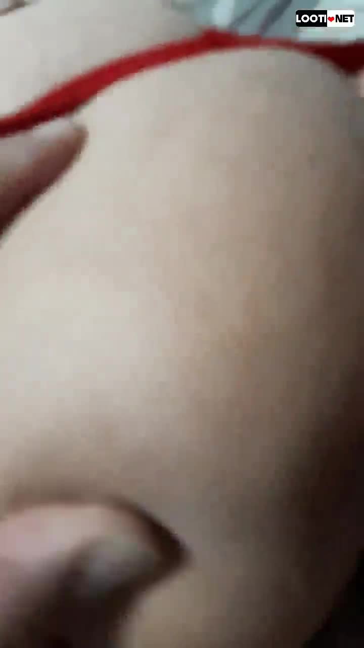 خانومی خوابه و شوهرش میاد برای دستمالی کردن و نشون دادن سوراخاش به ما.mp4 - تماشای آنلاین در بکن تو