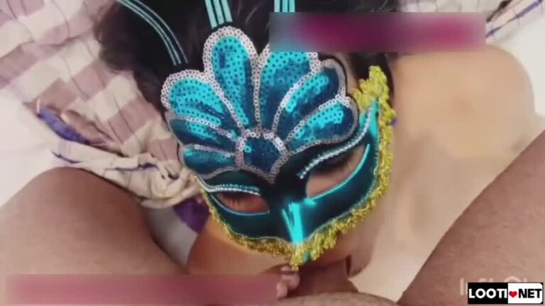 ساک زدن داف وطنی با ماسک توی این قسمت داره کیر شوهرشو ساک میزنه و نفر سوم کسش لیس میزنه.mp4