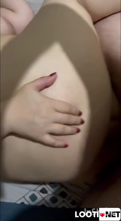 دختره یور خوابیده از کس ب دوست پسرش میده خیلی شهوتیه این خوشگله.mp4