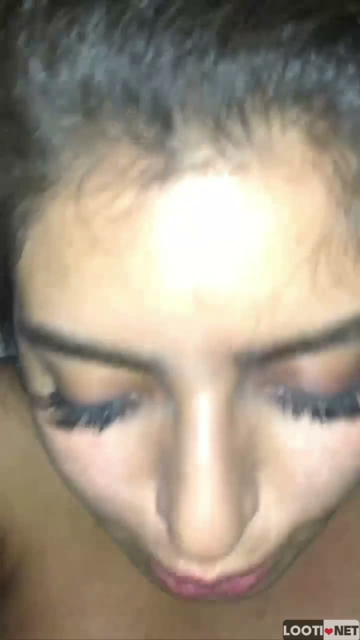 رو تخت دختره رو خوب میگاد.mp4